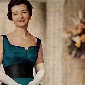 1960 Singer Slant-O-Matic Sewing Machine Ad